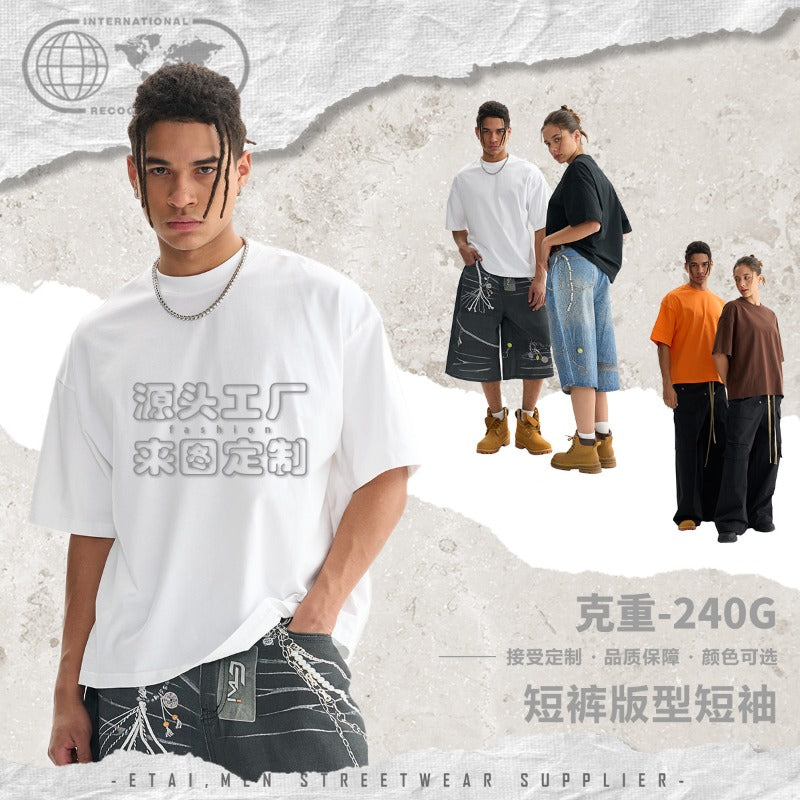 High-quality, pure cotton, short-sleeved, oversized t-shirt in a trendy, european and american style. this heavyweight tee features a drop-shoulder design and is perfect for men