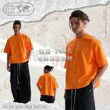 High-quality, pure cotton, short-sleeved, oversized t-shirt in a trendy, european and american style. this heavyweight tee features a drop-shoulder design and is perfect for men